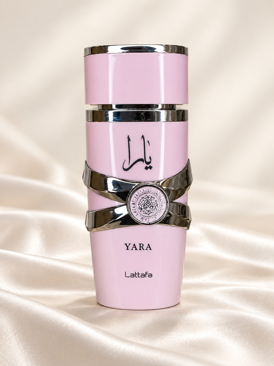 Frasco rosa-claro do perfume Yara da Lattafa